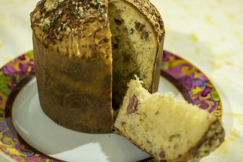 Panetone de calabresa com queijo (Imagem: Leandro Santiago | Shutterstock)