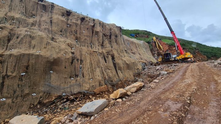 Obras na Serra da Rocinha são paralisadas e trânsito é liberado para festas de Réveillon