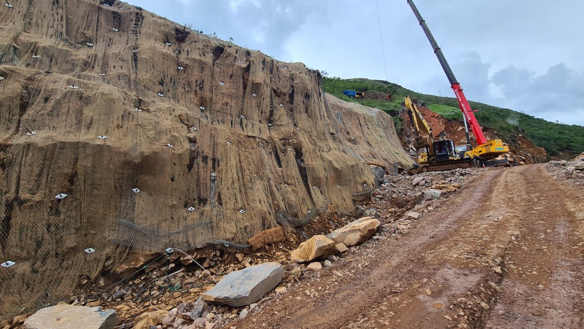 Obras na Serra da Rocinha são paralisadas e trânsito é liberado para festas de Réveillon