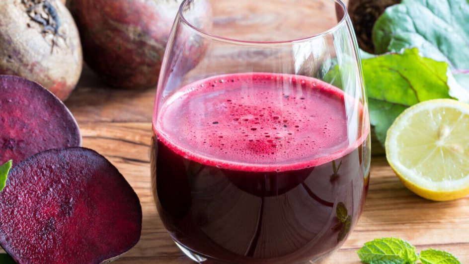 Suco de beterraba com gengibre (Imagem: Madeleine Steinbach | Shutterstock)