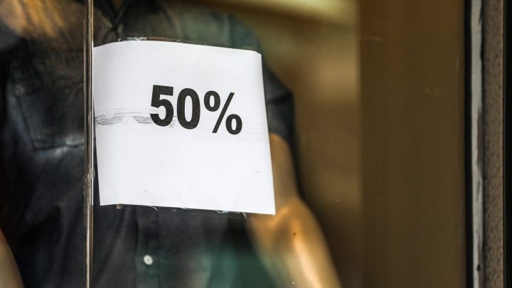 7 em cada 10 catarinenses fizeram compras na Black Friday, aponta Fecomércio