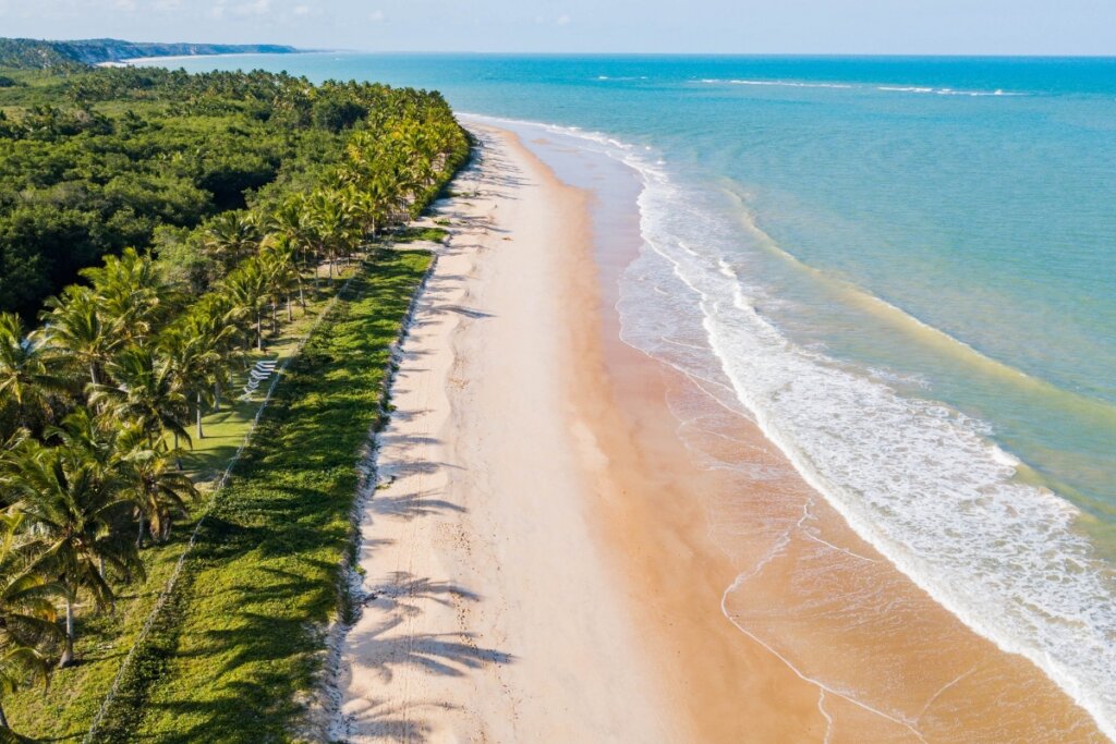 Trancoso é perfeito para quem busca opções tranquilas (Imagem: Viagens e Caminhos | Shutterstock)