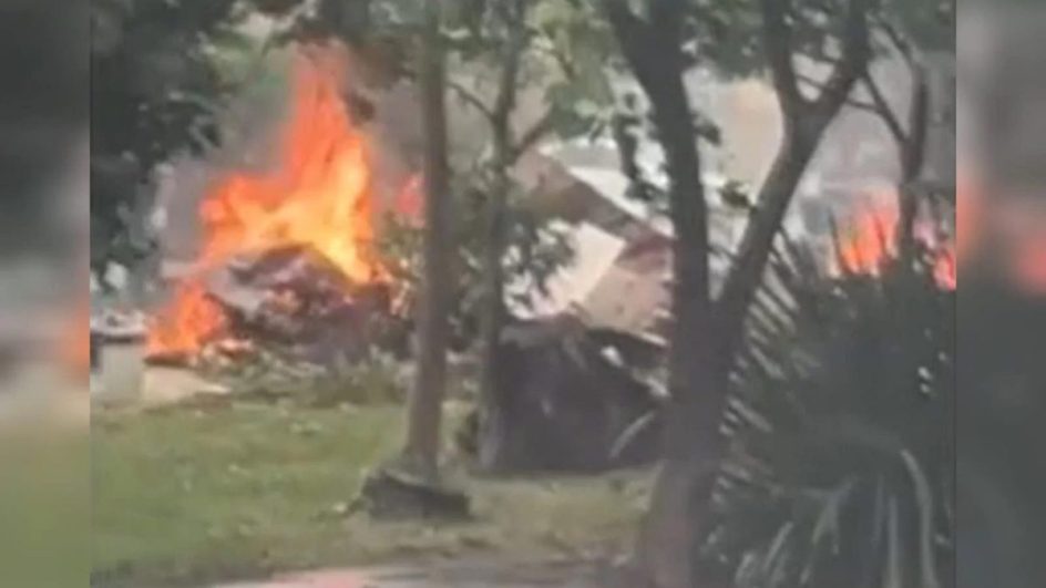 VÍDEO Avião cai em praça e deixa cinco mortos em SP