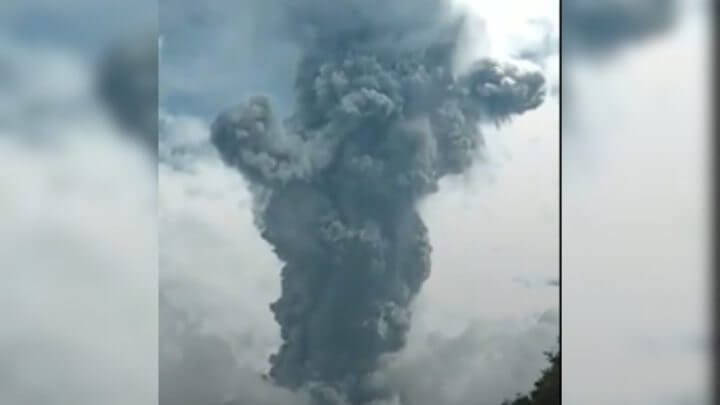 Vulcão entra em erupção e mata 11 alpinistas na Indonésia