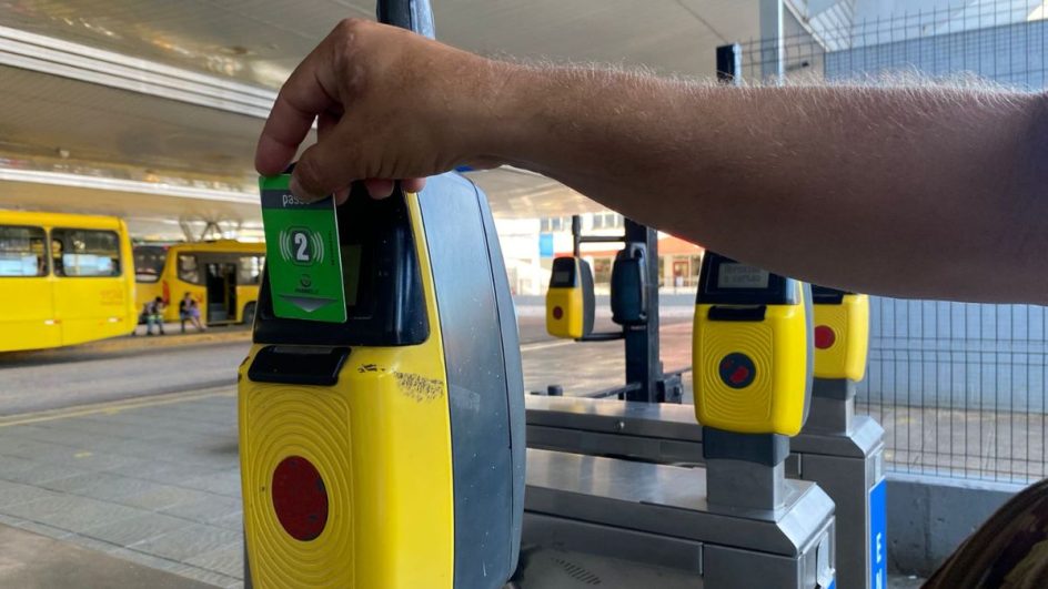 Passageiros reclamam do aumento de tarifa e pedem mais ônibus em Joinville