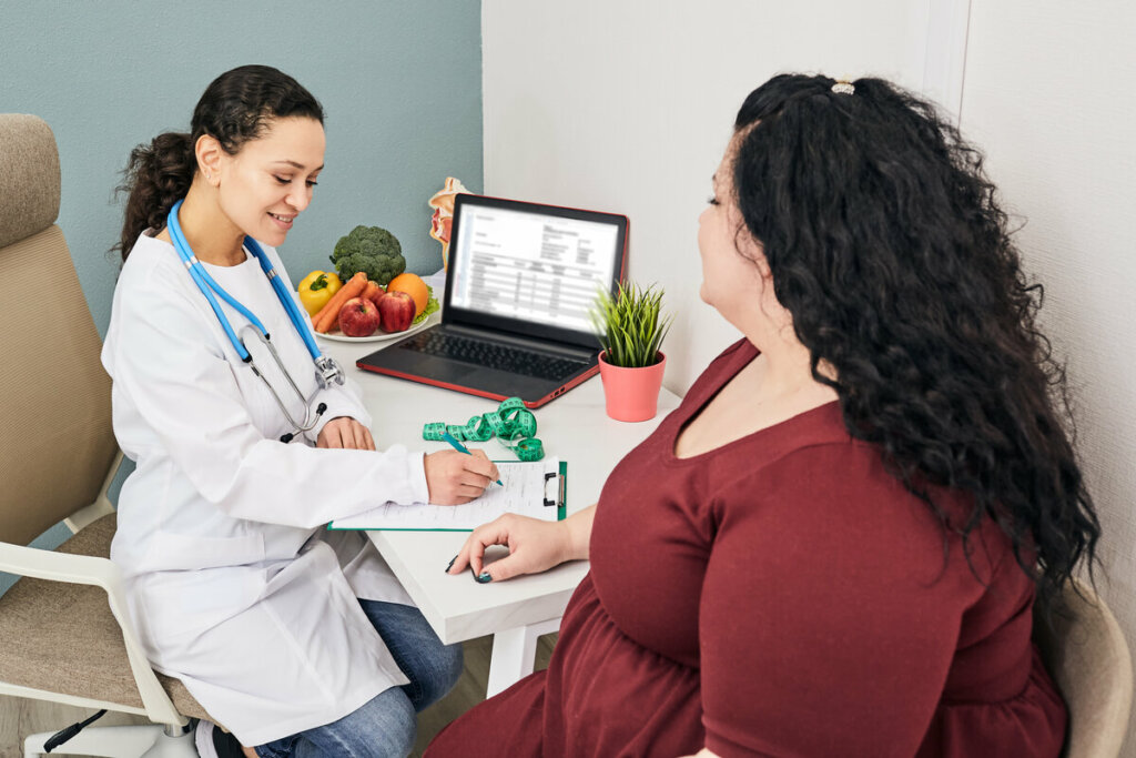 Consultar um m&eacute;dico &eacute; fundamental para fazer a suplementa&ccedil;&atilde;o da vitamina de acordo com a necessidade de cada paciente (Imagem: Peakstock | Shutterstock)