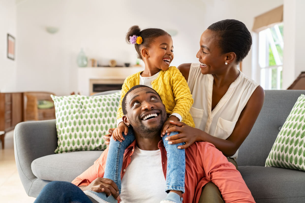 'Overpareting' é o termo usado para o excesso de proteção dos pais com os filhos (Imagem: Rido | Shutterstock)