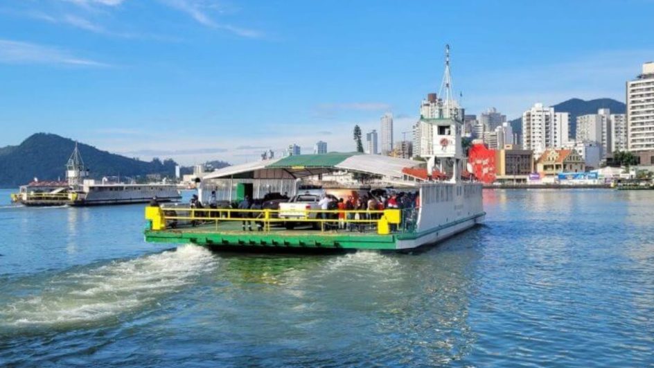 Ferry boat entre Itajaí e Navegantes