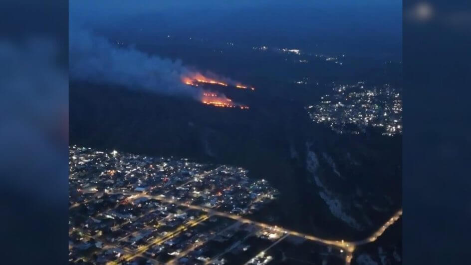 Incêndio atinge Parque da Serra do Tabuleiro e mobiliza bombeiros: "acesso difícil"