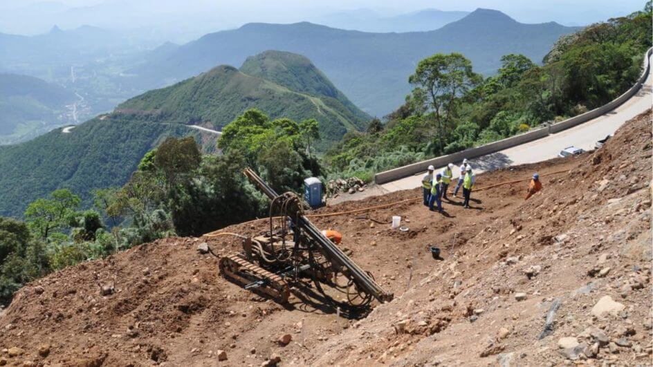 Detonação de rochas provoca nova interdição na Serra da Rocinha; veja trechos e horários