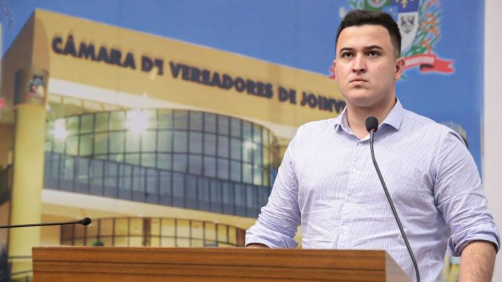 Partido quer expulsar vereador de Joinville após voto favorável a servidores temporários