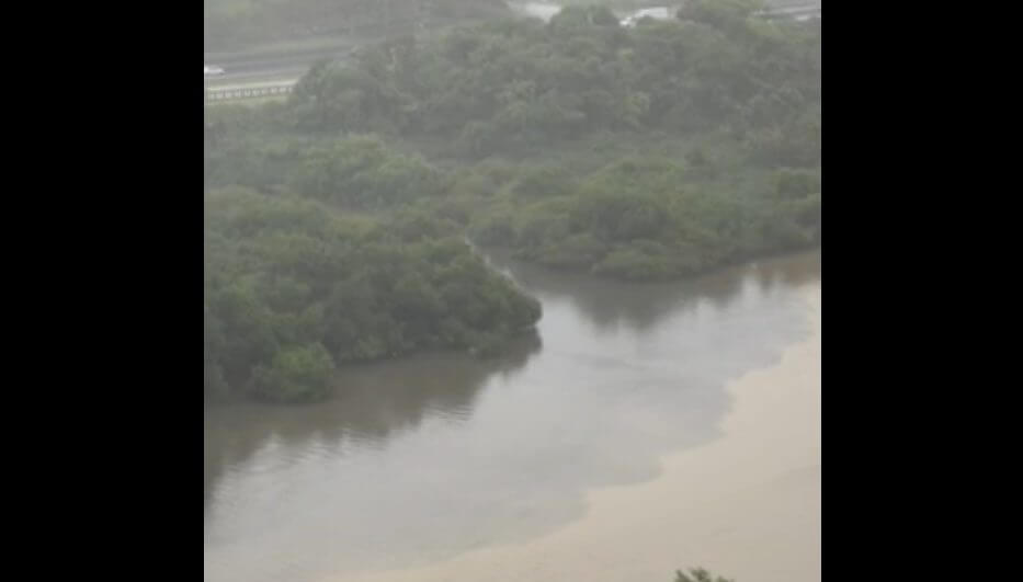 Mancha no Rio Camboriú