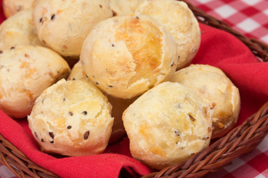 Pão de queijo com chia (Imagem: Jobz Fotografia | Shutterstock)