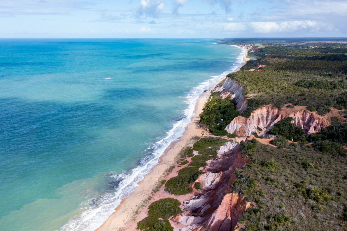Sul da Bahia tem paisagens naturais paradisíacas (Imagem: lucianospagnolribeiro | Shutterstock)