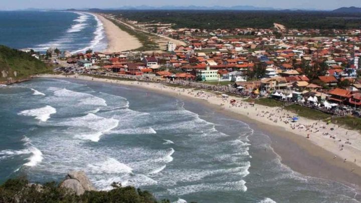 Como praias do Norte de SC se preparam para evitar falta de água no réveillon