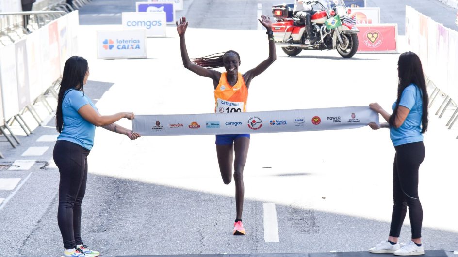 Catherine Reline (Quênia), vencedora da categoria Elite Feminina na 98ª Corrida Internacional de São Silvestre (Foto: Roberto Casimiro, Fotoarena, Estadão Conteúdo)