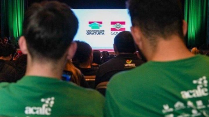 Bolsas do Universidade Gratuita devem ser restritas a cursos presenciais a partir de 2024