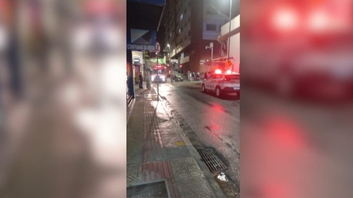 Acidente com ônibus “amarelinho” mata motoboy no Centro de Florianópolis