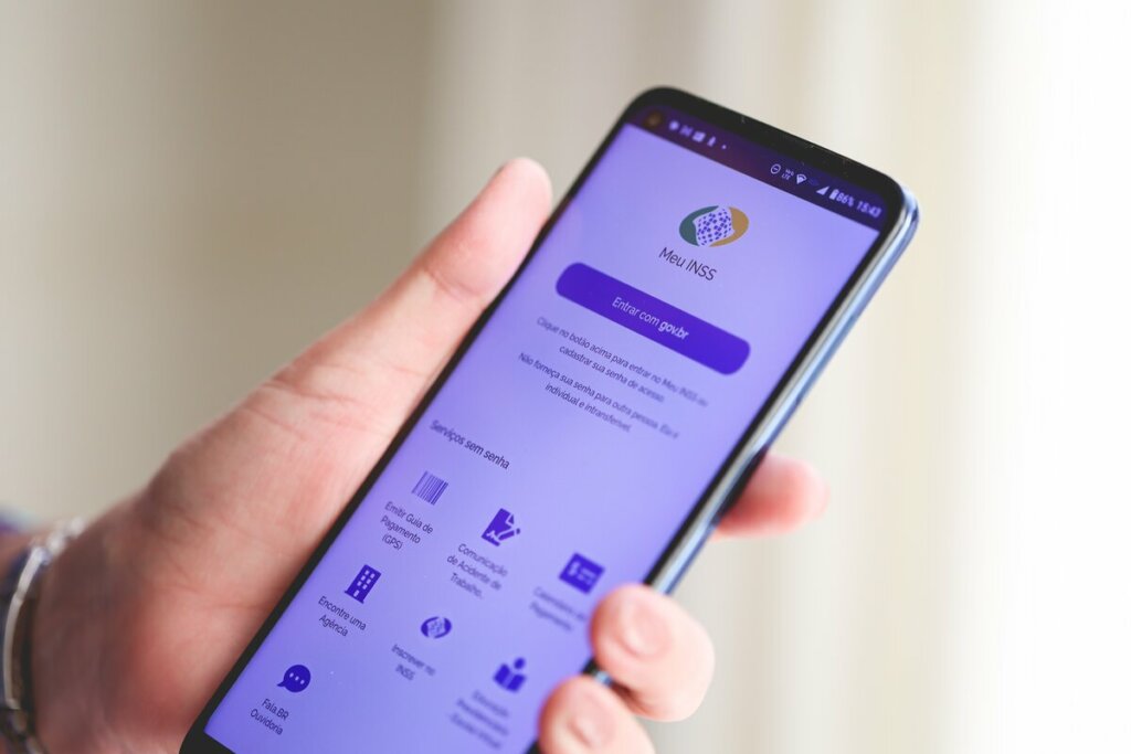 Toda regra de aposentadoria exige um tempo de contribui&ccedil;&atilde;o (Imagem: rafastockbr | Shutterstock)