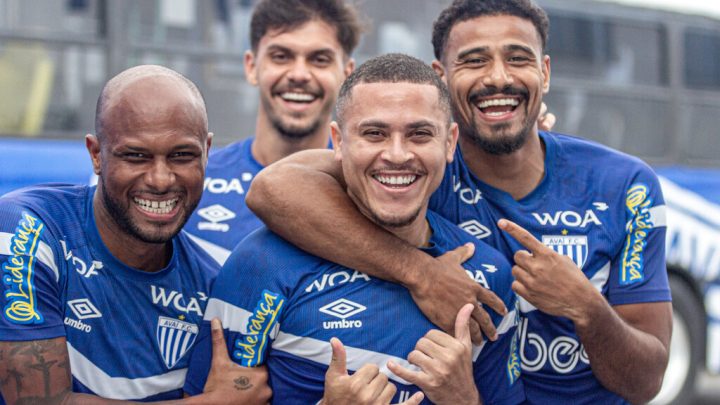 Descontração entre novos contratados e jogadores que permaneceram marca pré-temporada do Avaí (Foto: Leandro Boeira/Avaí FC)