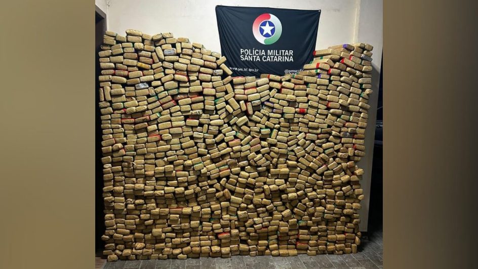 Caminhonete roubada é flagrada com 783 quilos de maconha em Lages