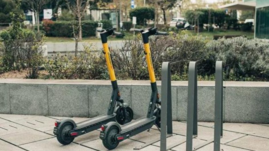 Campanha educativa oferece aulas gratuitas de patinetes elétricos em Florianópolis