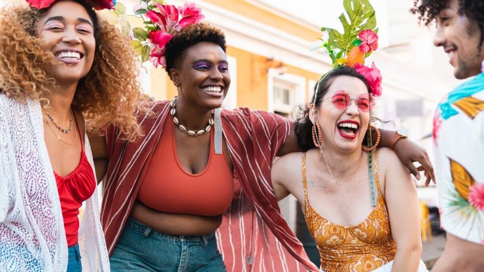 Algumas cidades brasileiras se destacam pelas festas de Carnaval (Imagem: Vergani Fotografia | Shutterstock)
