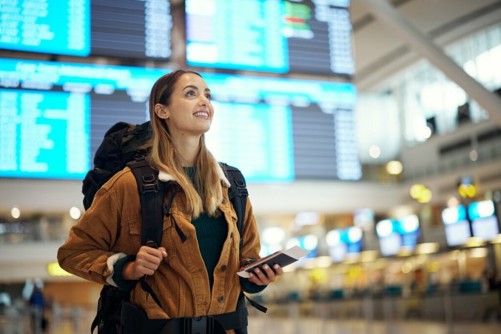 Morar em outro país aumenta a compreensão de cultura (Imagem: PeopleImages.com – Yuri A | Shutterstock)