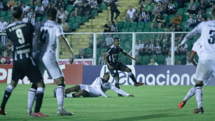 Com dois a menos, Joinville segura empate contra o Figueirense pelo Campeonato Catarinense