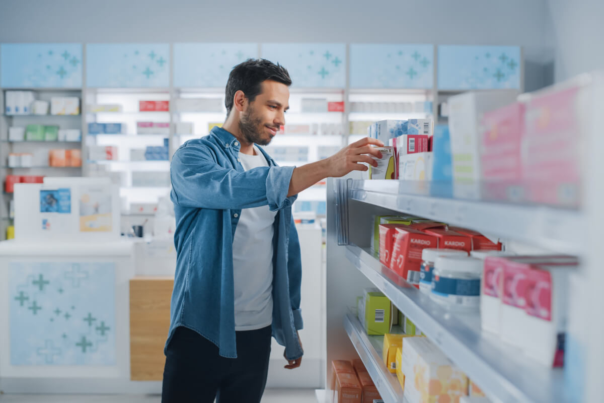 O uso indiscriminado de medicamentos pode prejudicar a saúde cardiovascular (Imagem: Gorodenkoff | Shutterstock)
