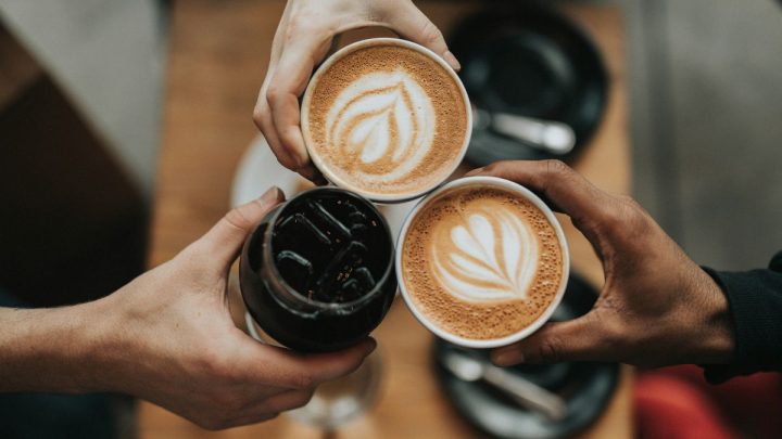 Café pode ser um grande aliado durante as atividades físicas, mas também é necessário cuidado (Foto: Natham Dunlao, Unsplash, Reprodução)