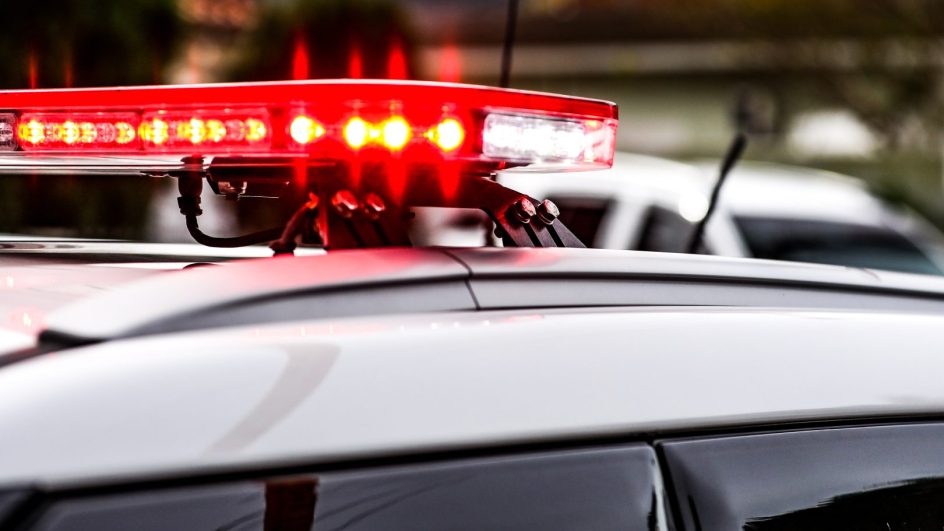 Corpo com braços e pernas mutilados é encontrado boiando em rio de Palhoça