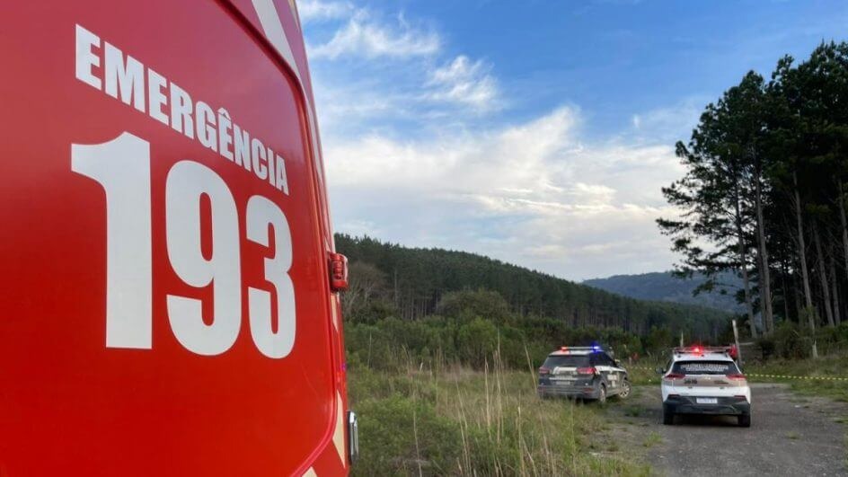 Corpo de taxista foi achado a quatro quilômetros de onde carro estava abandonado (Foto: CBMSC/Divulgação)