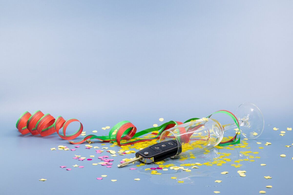 A atenção no trânsito durante o Carnaval deve ser redobrada (Imagem: Media Castle | Shutterstock)