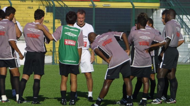 Dorival Júnior durante os treinos no estádio Orlando Scarpelli (Foto: Figueirense, Divulgação)