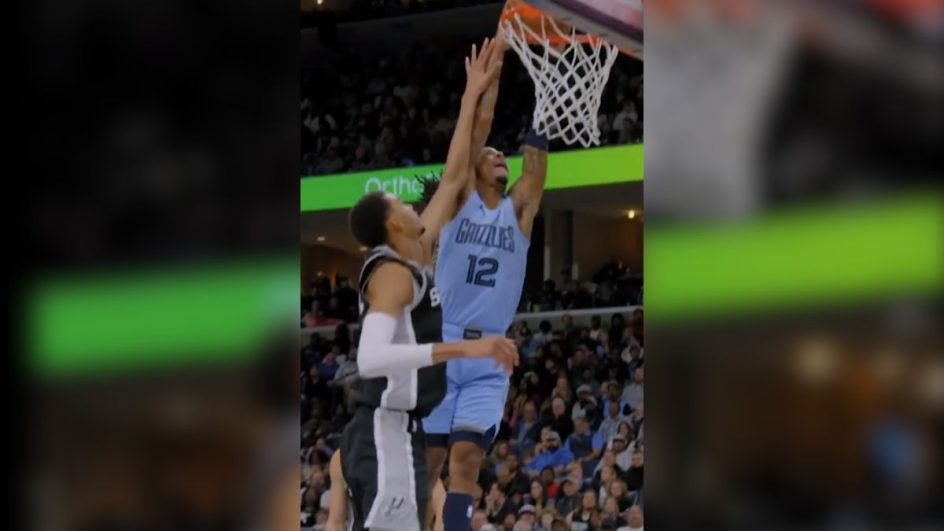 Enterrada de Ja Morant (Foto: @memgrizz, Twitter, Reprodução)