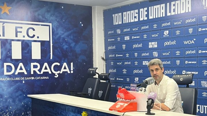 Eduardo Freeland comentou sobre os objetivos do Avaí para 2024 (Foto: Pablo Brito/NSC Total)