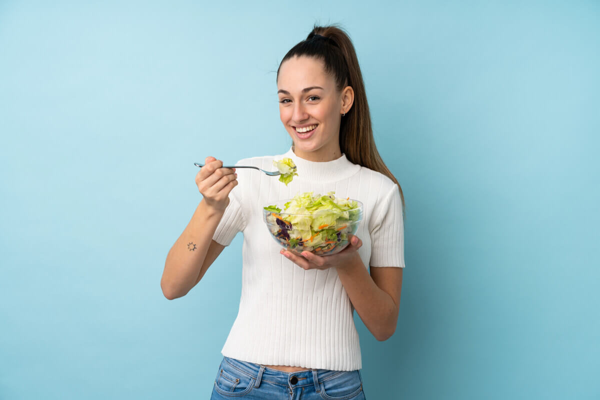 A alimentação pode impactar a saúde e o bem-estar (Imagem: Luis Molinero | Shutterstock)