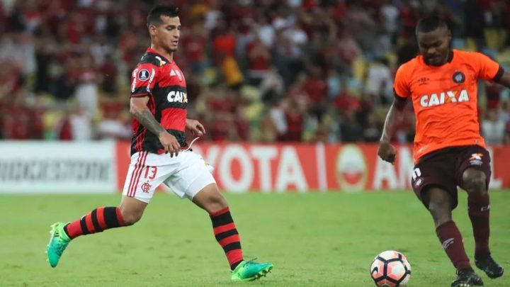 Lateral Trauco durante a passagem pelo Flamengo (Foto: Gilvan de Souza, Flamengo)