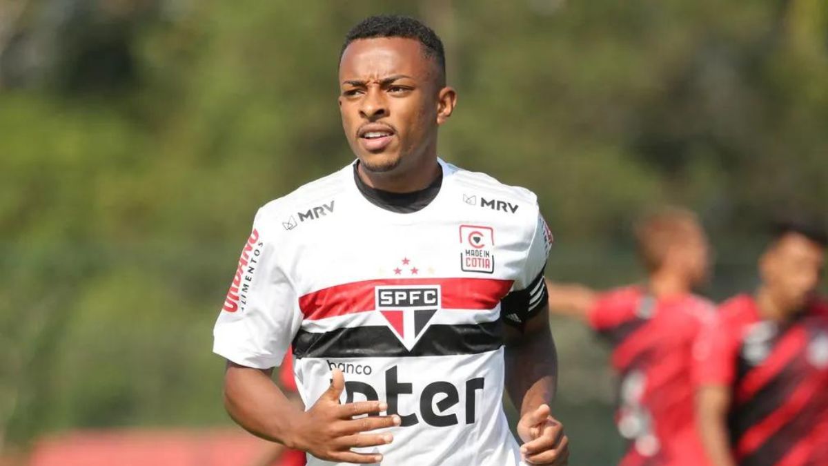 Lateral Welington: Segue no profissional do S&atilde;o Paulo (Foto: S&atilde;o Paulo, Divulga&ccedil;&atilde;o)