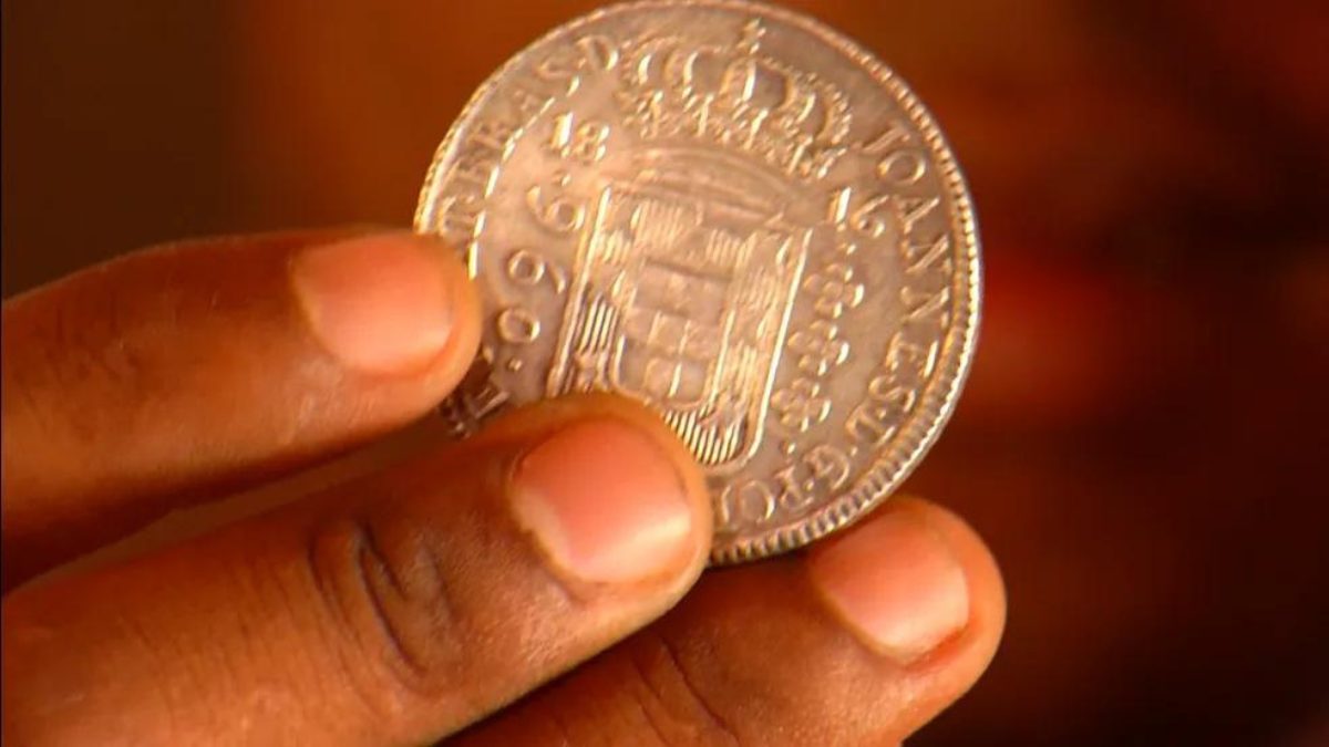 Lavrador compra detector de metais e encontra “tesouro” de 1816 em Tocantins
