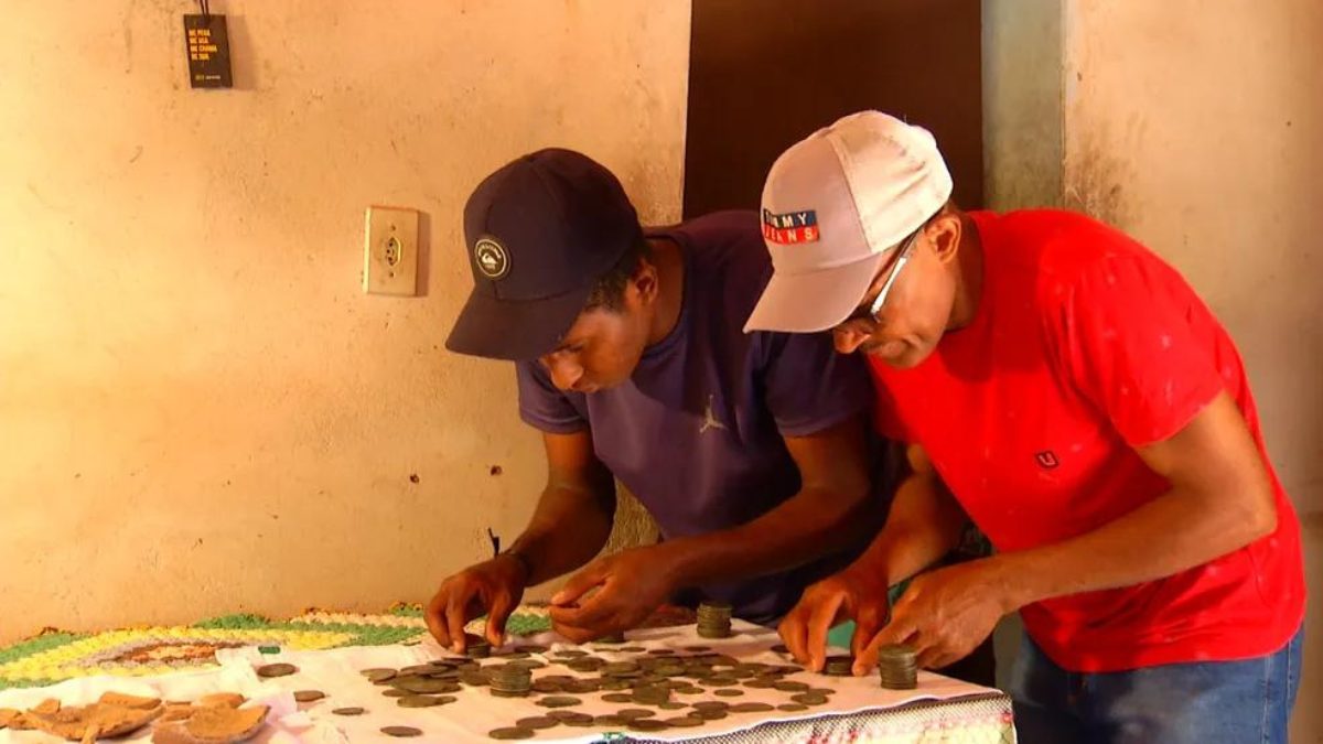 Lavrador compra detector de metais e encontra “tesouro” de 1816 em Tocantins