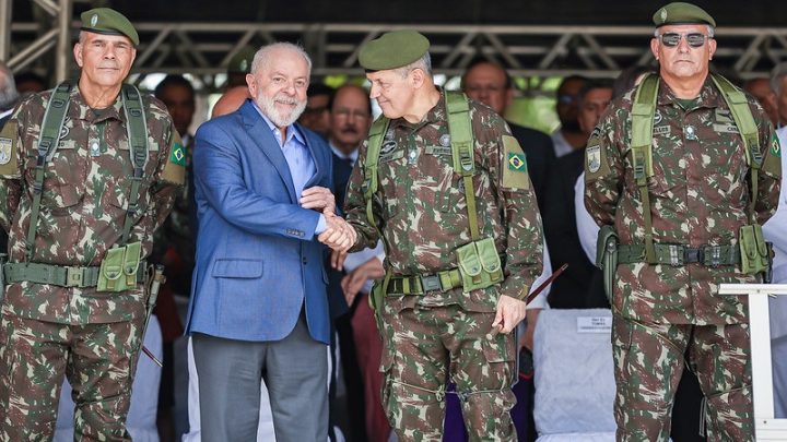 Lula falou em Balneário Camboriú aos militares