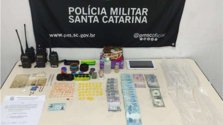 Médico é preso em SC por suspeita de enviar drogas sintéticas pelos correios