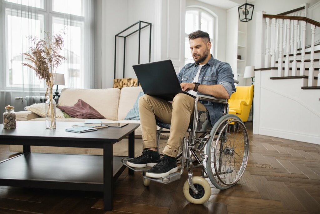 Centros de reabilitação ajudam os pacientes a se adaptarem às novas condições de vida (Imagem: SofikoS | Shutterstock)