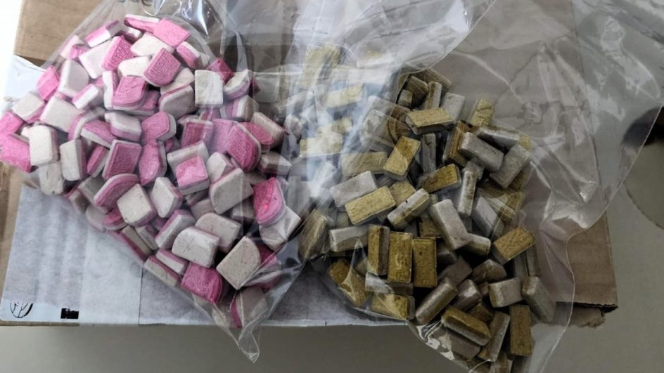 Mulher é detida com mais de 200 comprimidos de ecstasy na BR-101 no Sul de SC