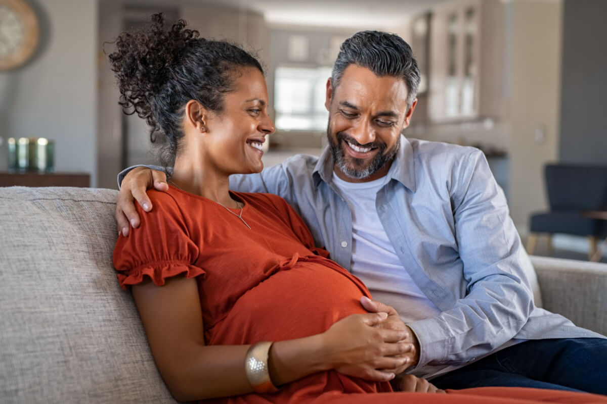 Mulheres que sofreram com a perda gestacional devem aguardar um período seguro para engravidar novamente (Imagem: 
Ground Picture | Shutterstock)