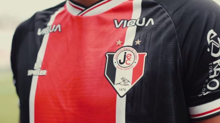 Nova camisa do JEC em homenagem a Arena Joinille (Foto: @jec_online, Twitter, Reprodução)