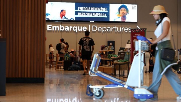 Aeroportos de SC terão 32 voos extras somente da Latam no período do Carnaval 2024