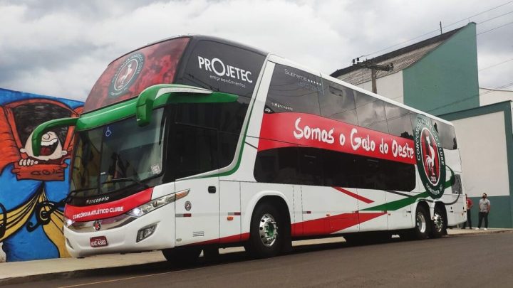 Ônibus do Concórdia que será vendido (Foto: Ricardo Artifon, Concórdia)